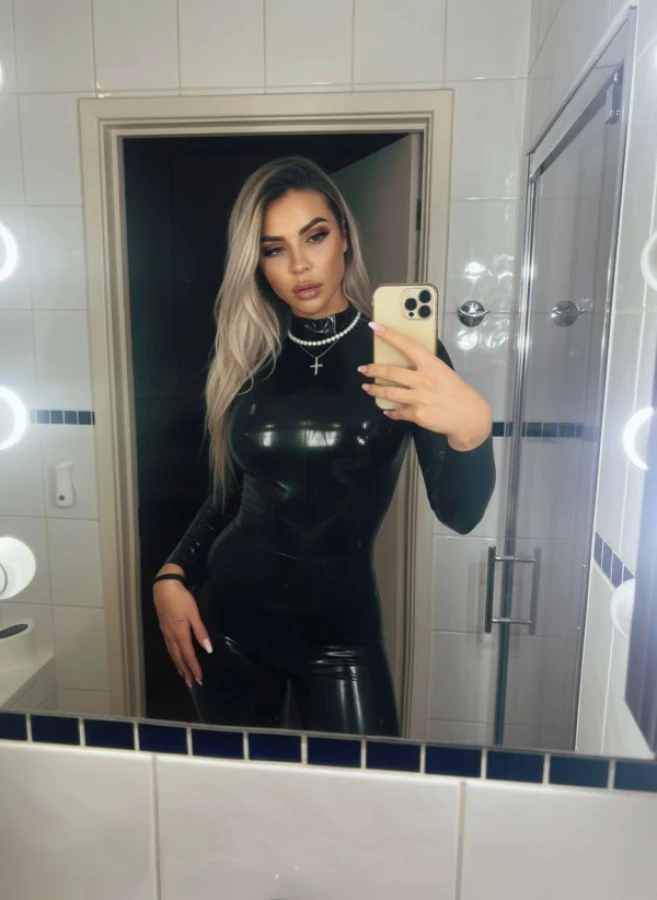 Mistress Zoey